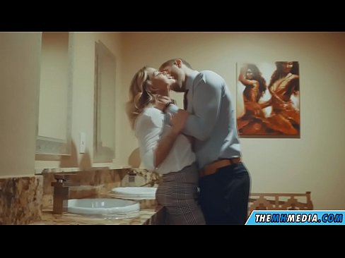 ❤️ جڏهن هڪ busty سنهري اوھان کي هڪ عوامي آرام روم ۾ seduces سپر جنسي تي sd.wassell.ru